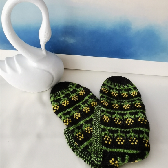 Handmade knitted slipper. New - Picture 2 of 3